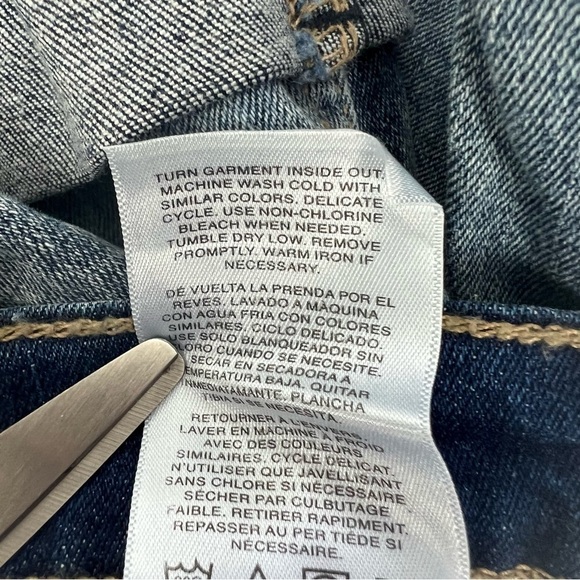 NWT KENSIE Women’s Blue Jean Shorts Sz 4 Distressed Medium Wash Stretch Pockets - Picture 9 of 13